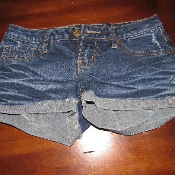 ZCO Jeans Distressed Cuffed Denim Shorts Size 3 - Picture 1 of 3